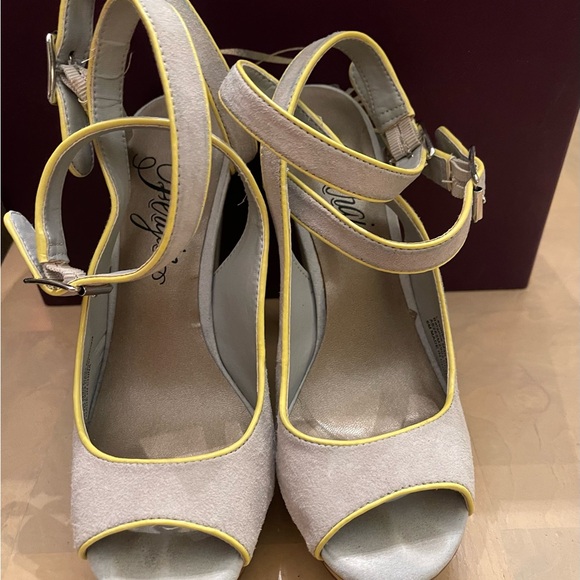 Fergie Heels - Picture 2 of 9